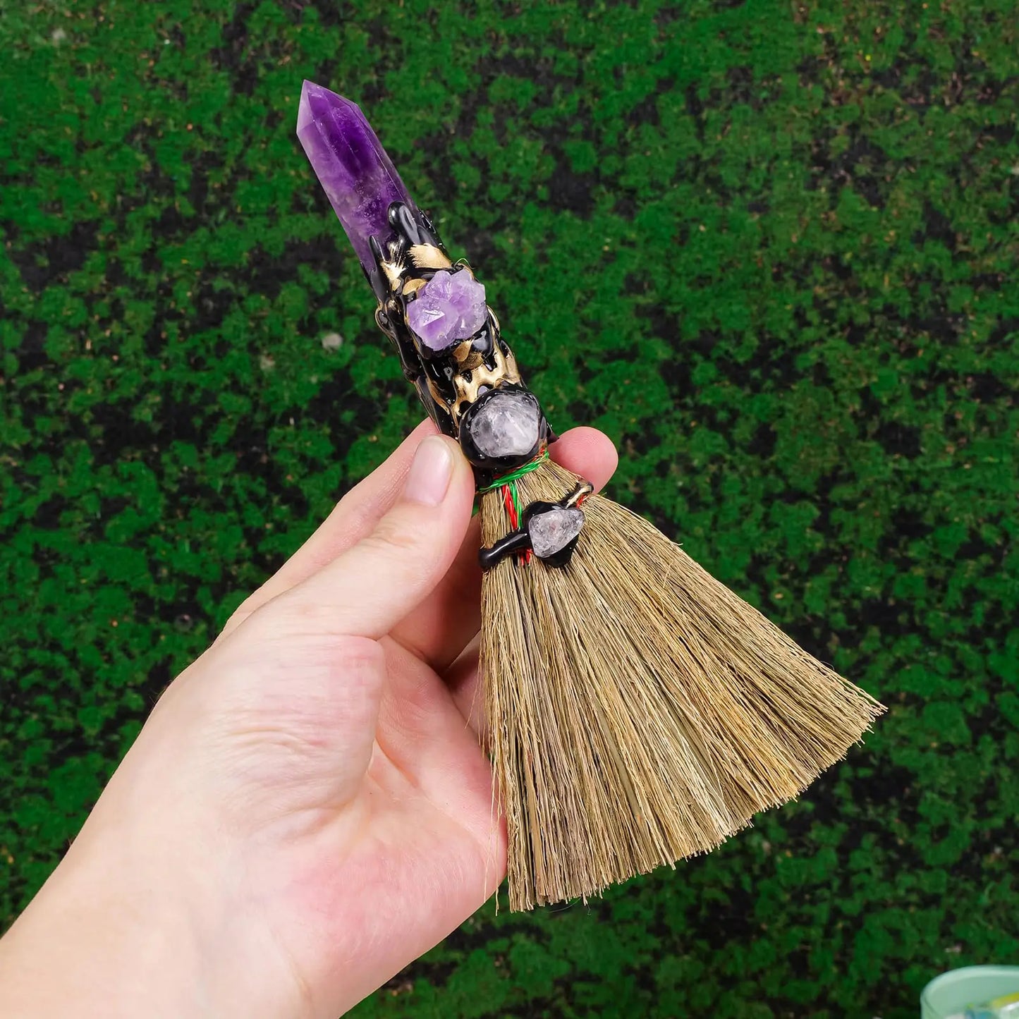 RJINGSHI Natural Crystal Magic Sweeper Amethyst Tower Broom 7.08"-7.87" Healing Crystal Point Witch Altar Supplies for Crystal Therapy Cleaning Bedroom Office Home Decor Gift