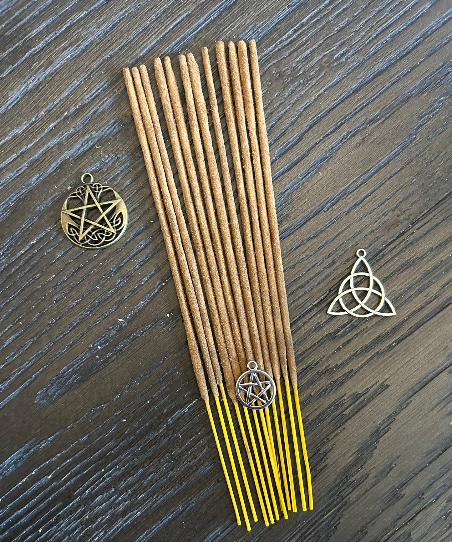 Encens de bois de santal - paquet de 12 bâtonnets