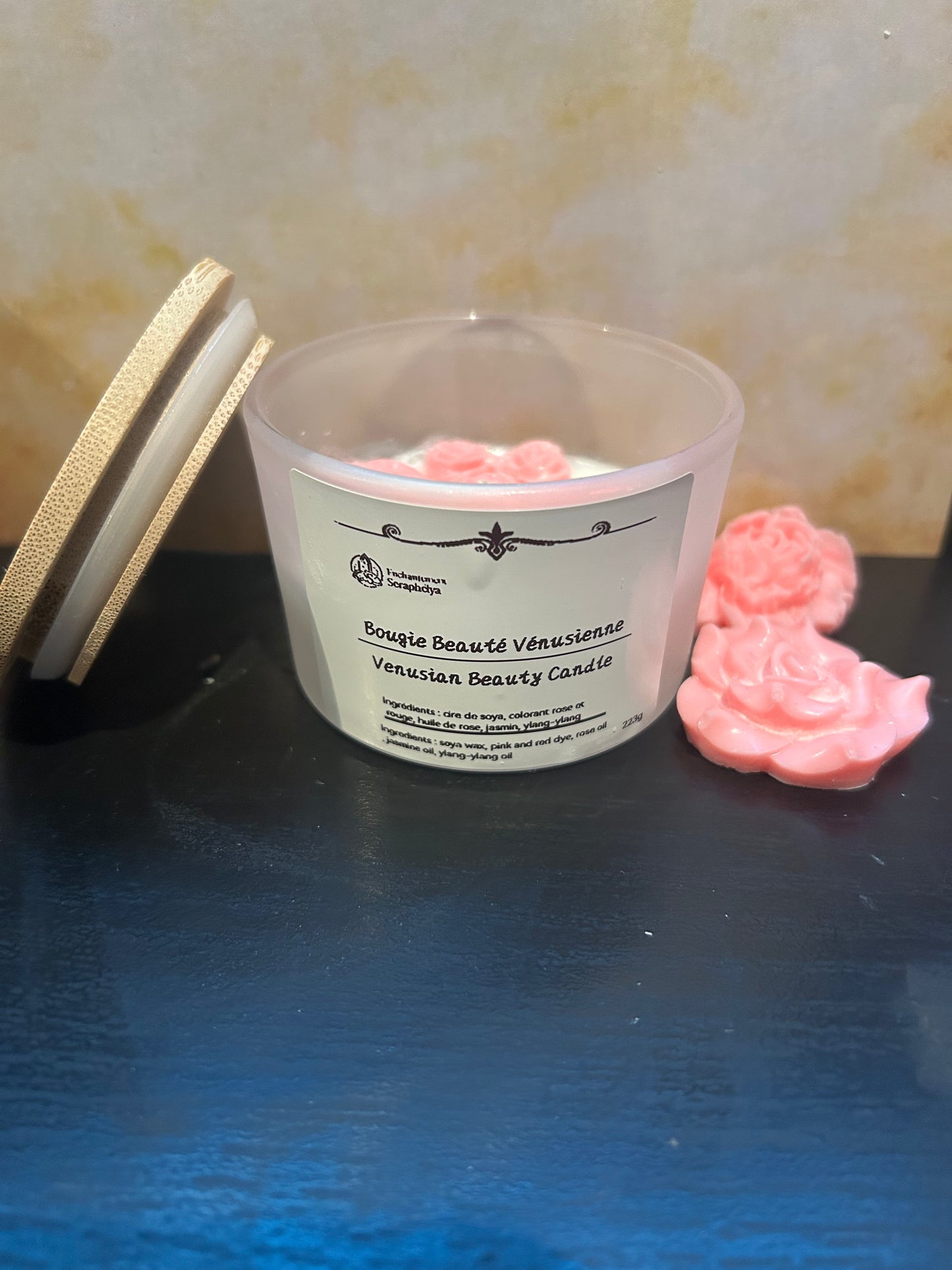 Bougie Beauté Vénusienne - bougie artisanale inspirée de Vénus, symbole d'amour, de confiance et de rayonnement intérieur.