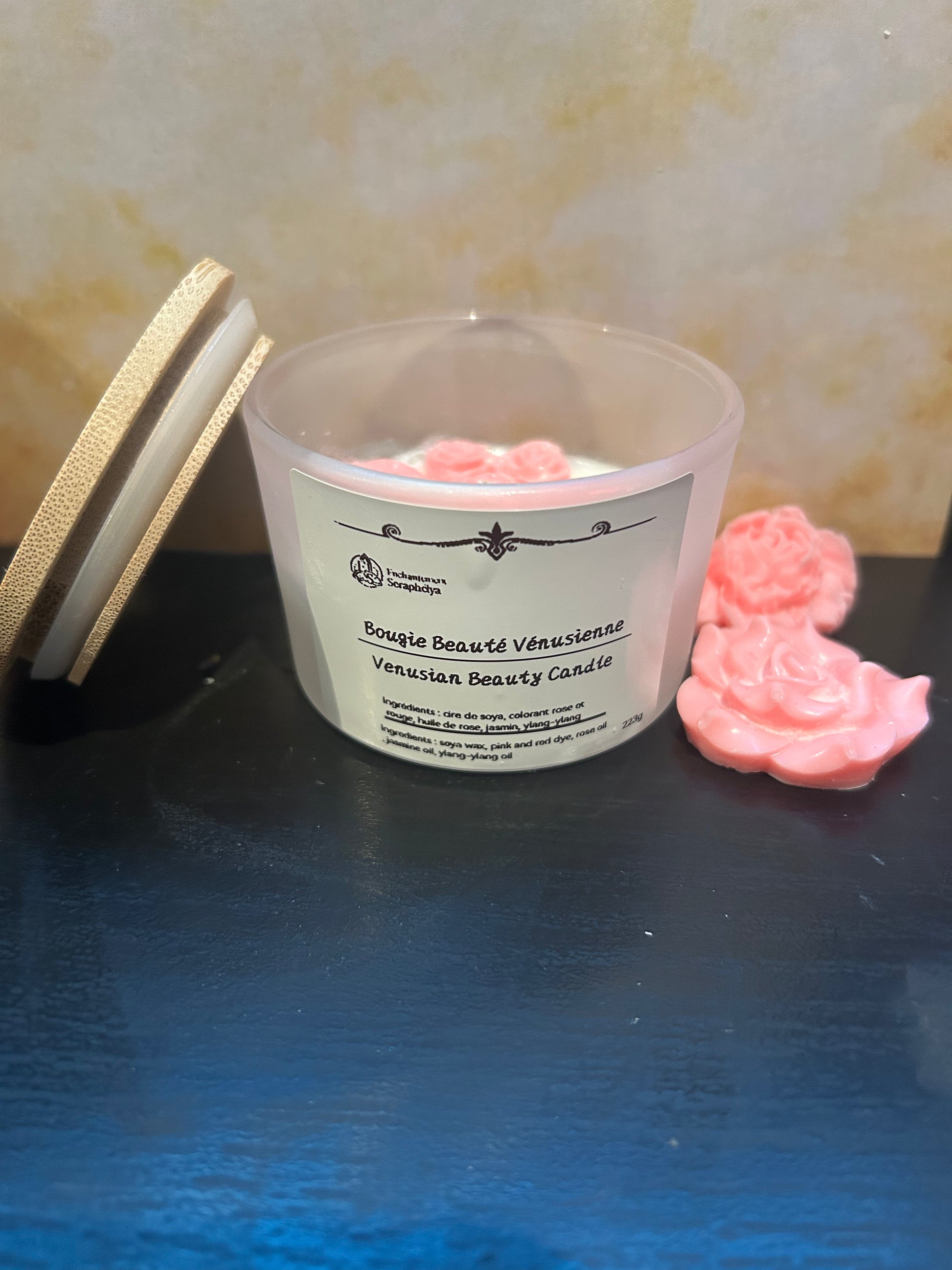 Bougie Beauté Vénusienne - bougie artisanale inspirée de Vénus, symbole d'amour, de confiance et de rayonnement intérieur.