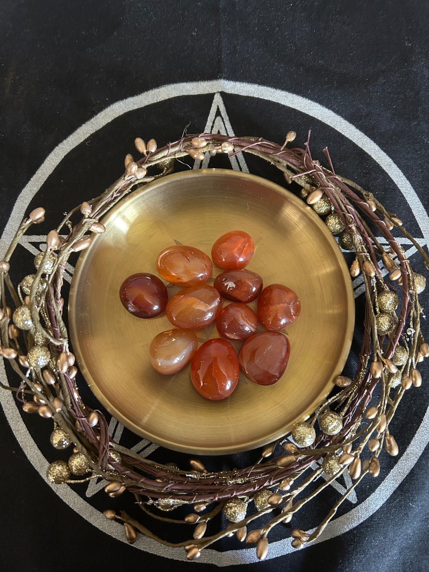 Pierre de Cornaline polie, symbole de vitalité, de créativité et de confiance en soi. Enchantement Seraphélya