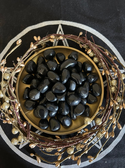 Pierre de Tourmaline noire naturelle, symbole de protection, d'ancrage et de purification énergétique