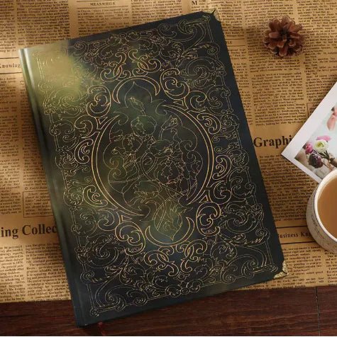 Grimoire de luxe vintage fantastique - carnet d'écriture élégant et magique pour rituels, méditation et journaling spirituel